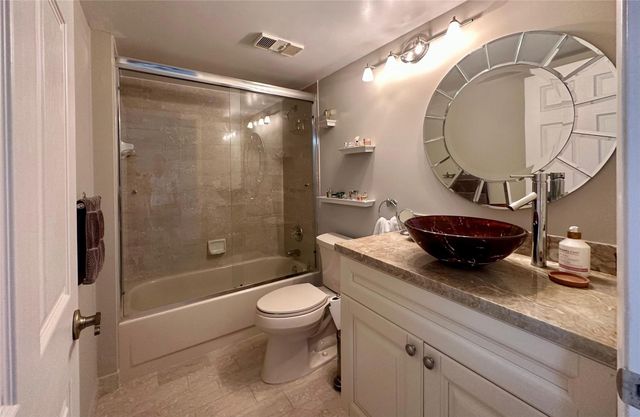 7582 Regency Lake Drive, Boca Raton, FL 33433
