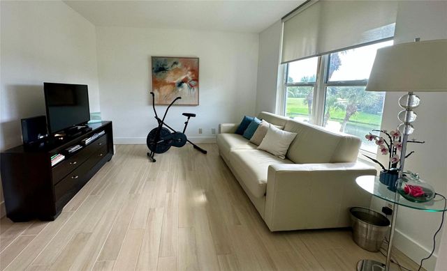 7582 Regency Lake Drive, Boca Raton, FL 33433