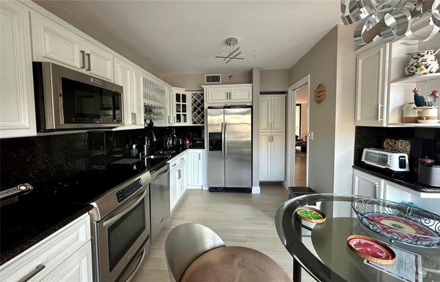 7582 Regency Lake Drive, Boca Raton, FL 33433