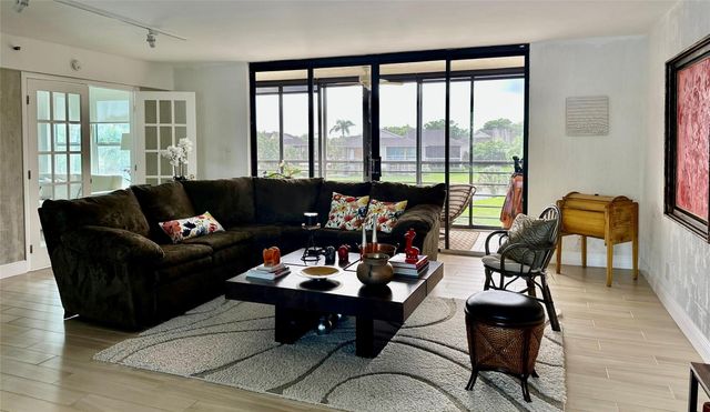 7582 Regency Lake Drive, Boca Raton, FL 33433