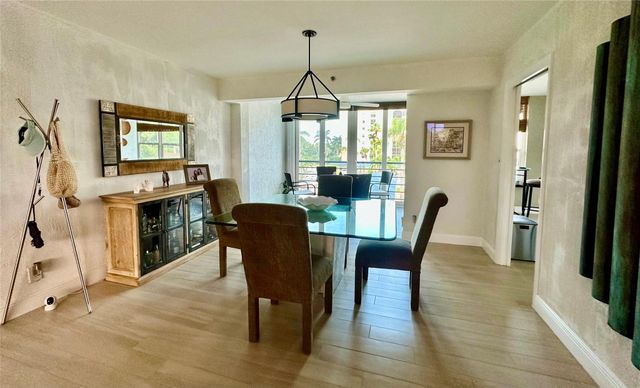 7582 Regency Lake Drive, Boca Raton, FL 33433