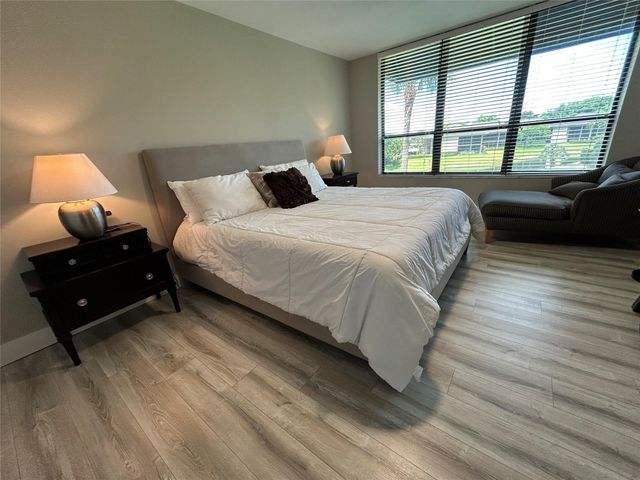 7582 Regency Lake Drive, Boca Raton, FL 33433