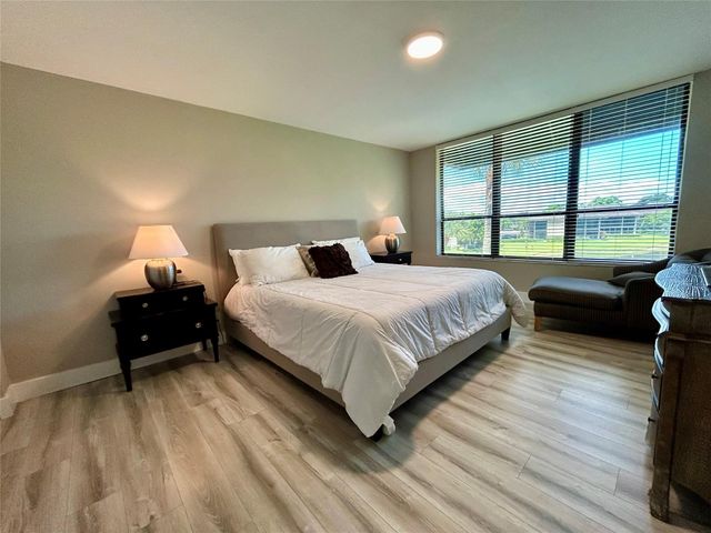 7582 Regency Lake Drive, Boca Raton, FL 33433