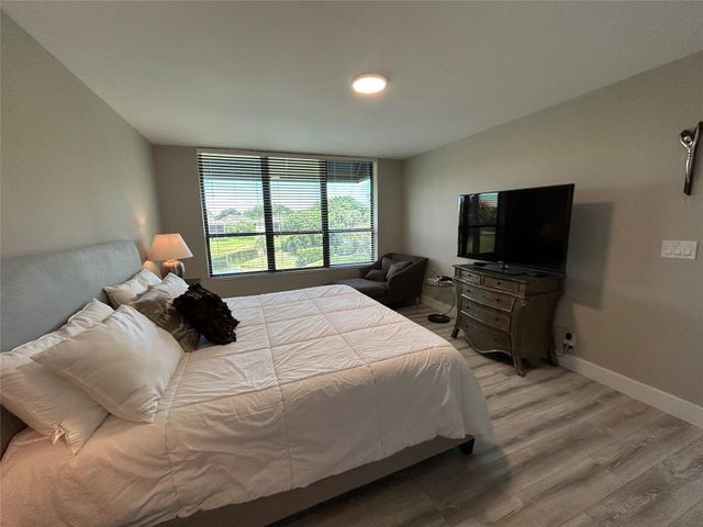 7582 Regency Lake Drive, Boca Raton, FL 33433