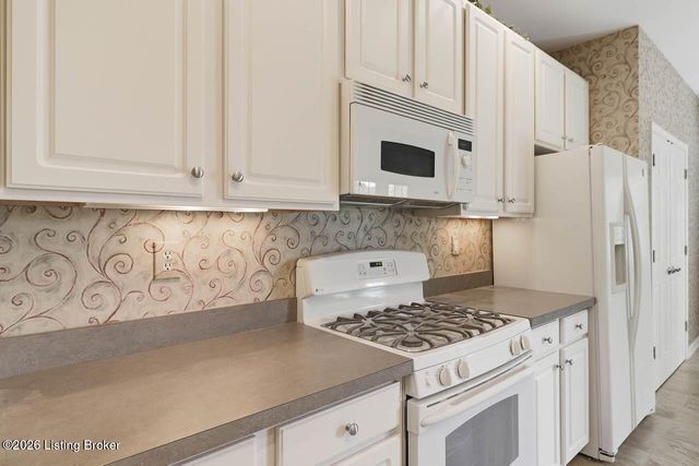 5005 Caerlson Ln, Louisville, KY 40241