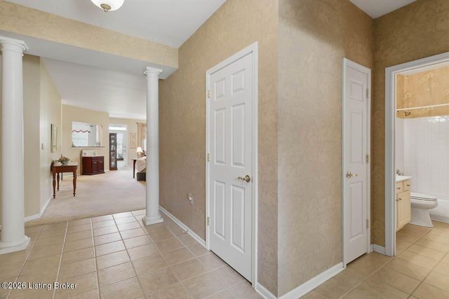 5005 Caerlson Ln, Louisville, KY 40241