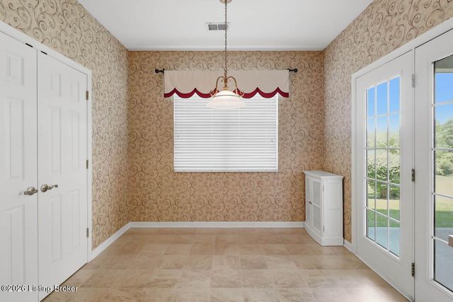 5005 Caerlson Ln, Louisville, KY 40241