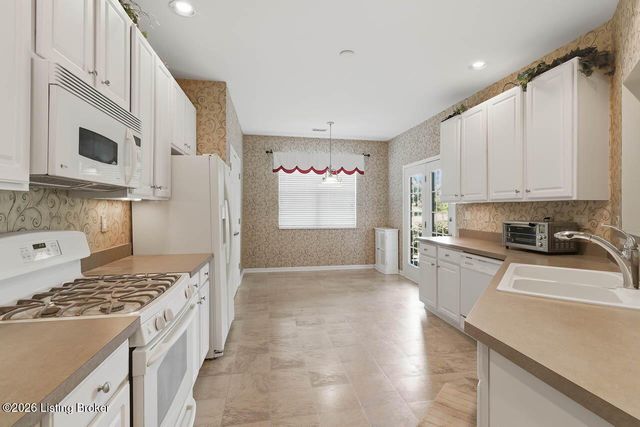 5005 Caerlson Ln, Louisville, KY 40241