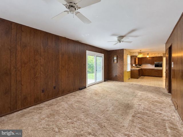 812 CARMAN DR, Reading, PA 19610