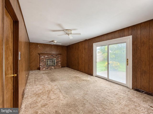 812 CARMAN DR, Reading, PA 19610