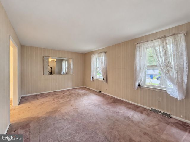 812 CARMAN DR, Reading, PA 19610