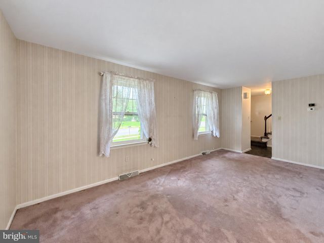 812 CARMAN DR, Reading, PA 19610