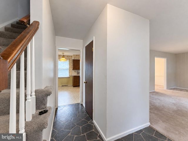 812 CARMAN DR, Reading, PA 19610