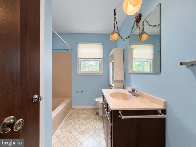 812 CARMAN DR, Reading, PA 19610