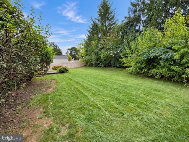 812 CARMAN DR, Reading, PA 19610