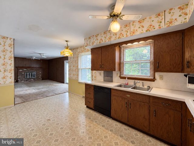 812 CARMAN DR, Reading, PA 19610