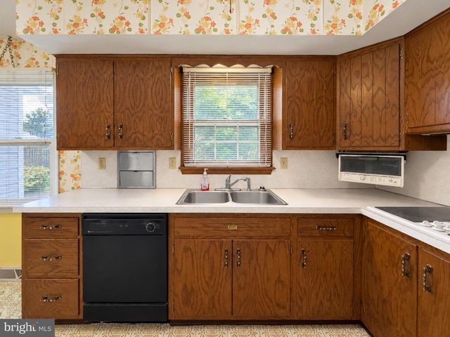 812 CARMAN DR, Reading, PA 19610