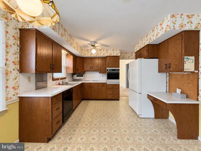 812 CARMAN DR, Reading, PA 19610