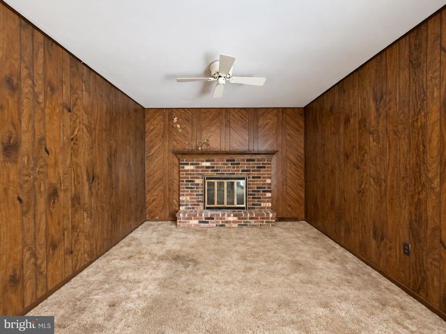 812 CARMAN DR, Reading, PA 19610