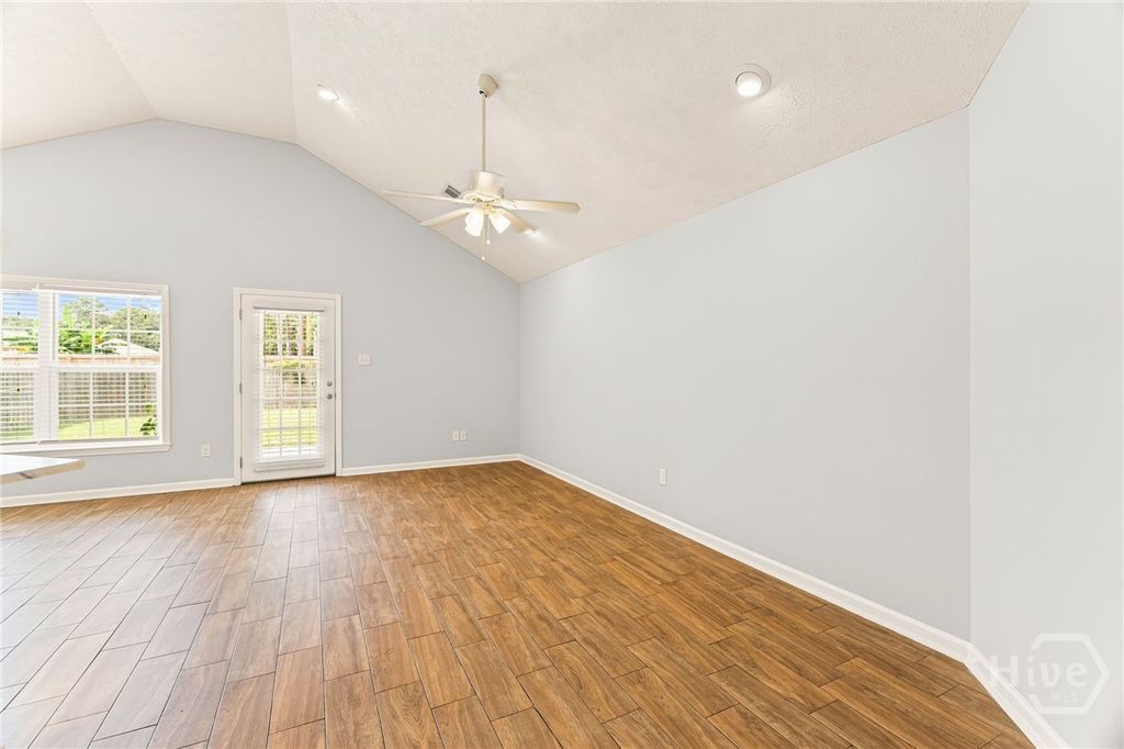 Image 14 of property listing at 7010 Johnny Mercer Boulevard, Savannah, GA 31410