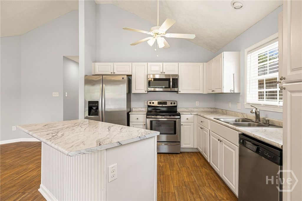 Image 18 of property listing at 7010 Johnny Mercer Boulevard, Savannah, GA 31410