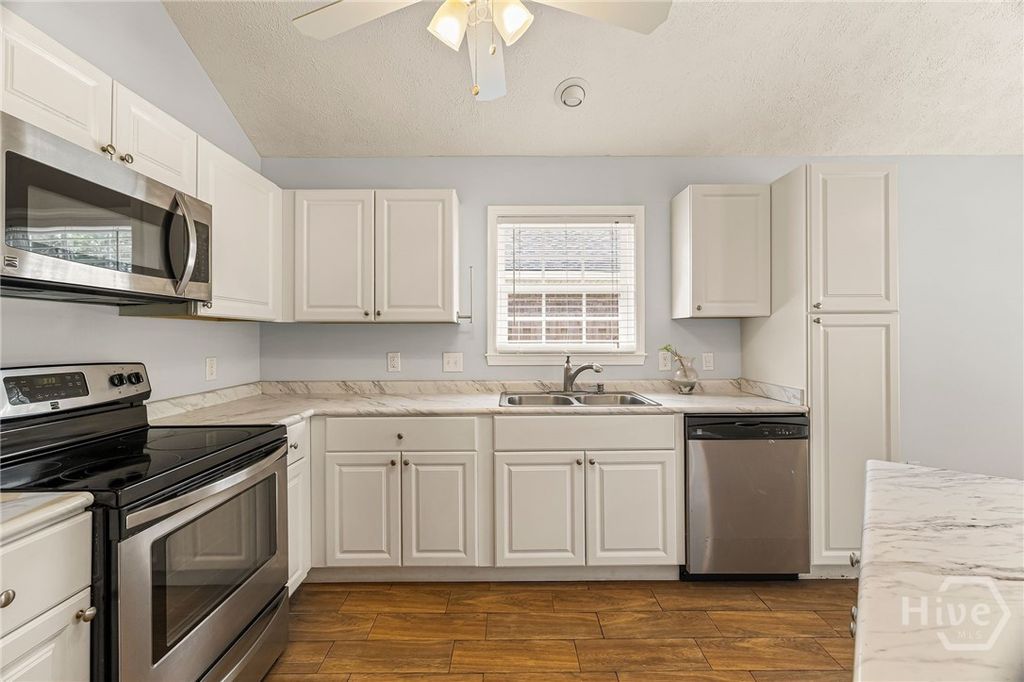 Image 21 of property listing at 7010 Johnny Mercer Boulevard, Savannah, GA 31410