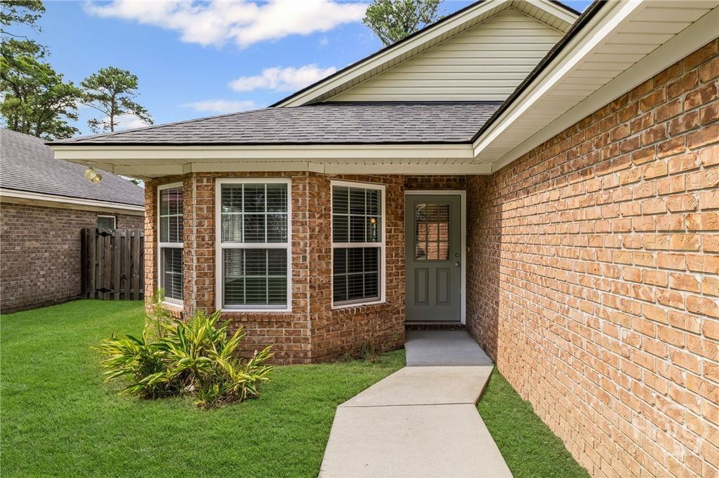 Image 7 of property listing at 7010 Johnny Mercer Boulevard, Savannah, GA 31410