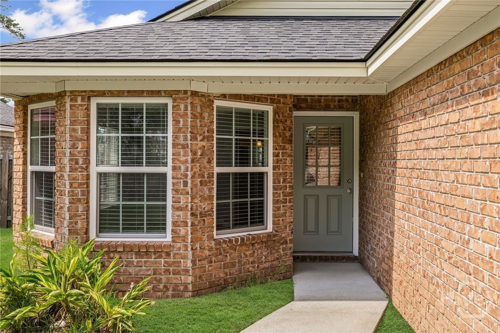 Image 8 of property listing at 7010 Johnny Mercer Boulevard, Savannah, GA 31410