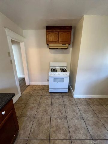 1349 W 49th, Los Angeles, CA 90037