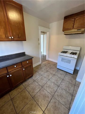 1349 W 49th, Los Angeles, CA 90037