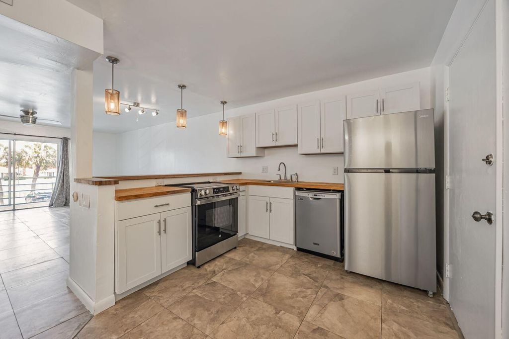 22605 SW 66th Avenue 206, Boca Raton, FL 33428