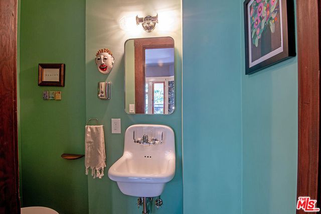 1130 Electric Avenue, Venice, CA 90291