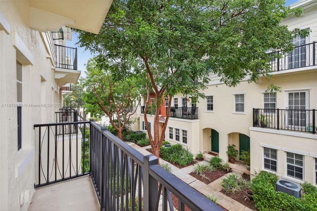 617 SW 1st Ave, Pompano Beach, FL 33060