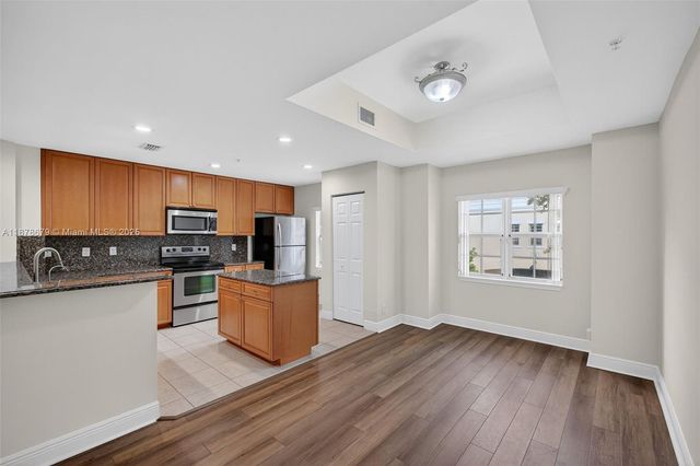 617 SW 1st Ave, Pompano Beach, FL 33060