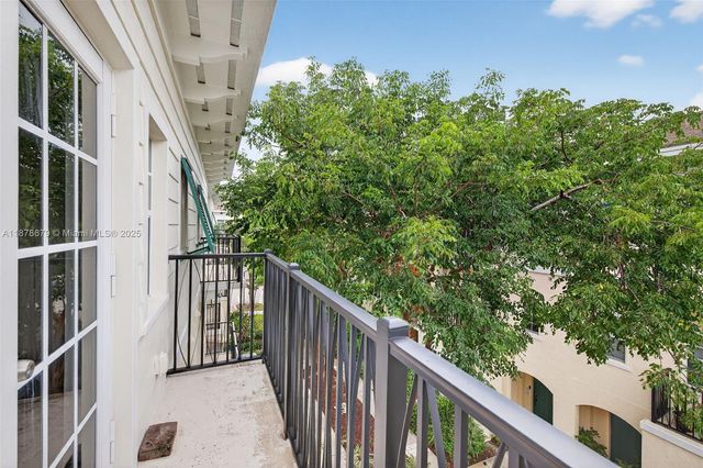 617 SW 1st Ave, Pompano Beach, FL 33060