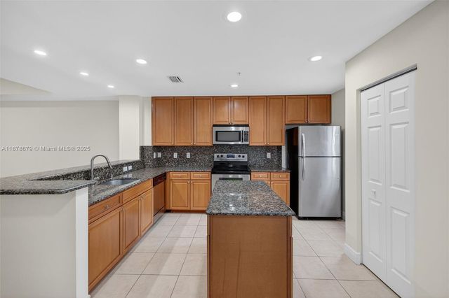 617 SW 1st Ave, Pompano Beach, FL 33060