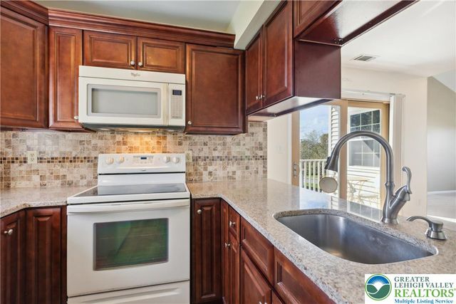 110 Drift Court B, Bethlehem Twp, PA 18020