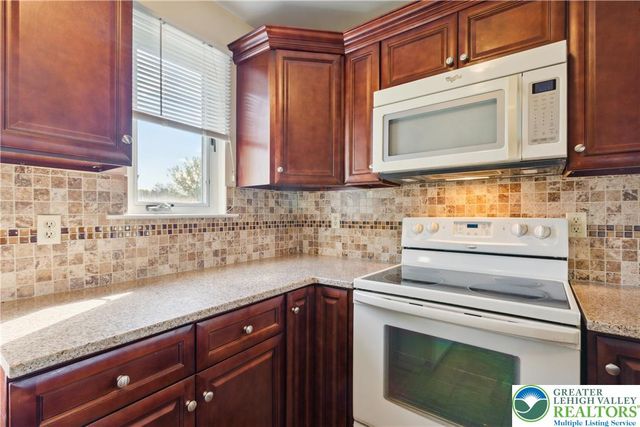 110 Drift Court B, Bethlehem Twp, PA 18020