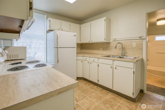 208 N H Street, Aberdeen, WA 98520