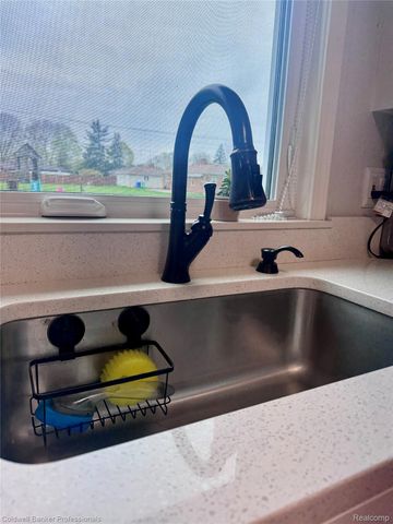 33103 Edgegrove, Fraser, MI 48026