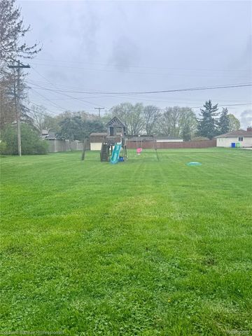 33103 Edgegrove, Fraser, MI 48026