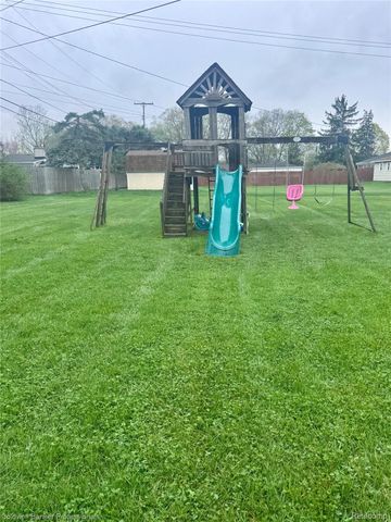 33103 Edgegrove, Fraser, MI 48026