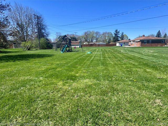 33103 Edgegrove, Fraser, MI 48026