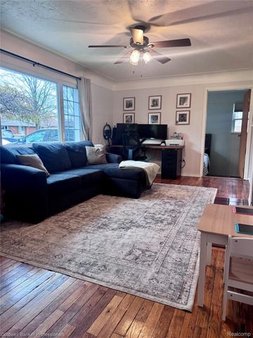 33103 Edgegrove, Fraser, MI 48026