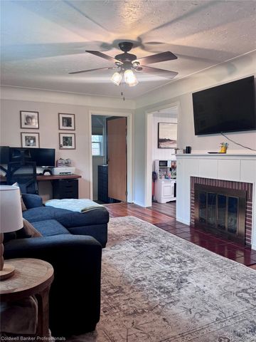 33103 Edgegrove, Fraser, MI 48026