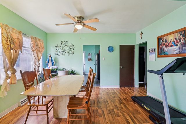 796 Parkway Avenue, Elgin, IL 60120