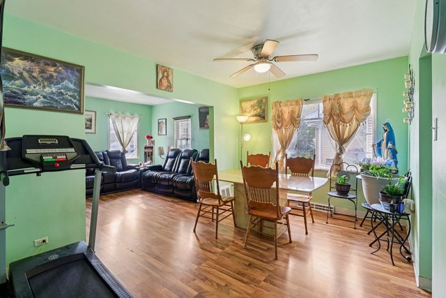 796 Parkway Avenue, Elgin, IL 60120