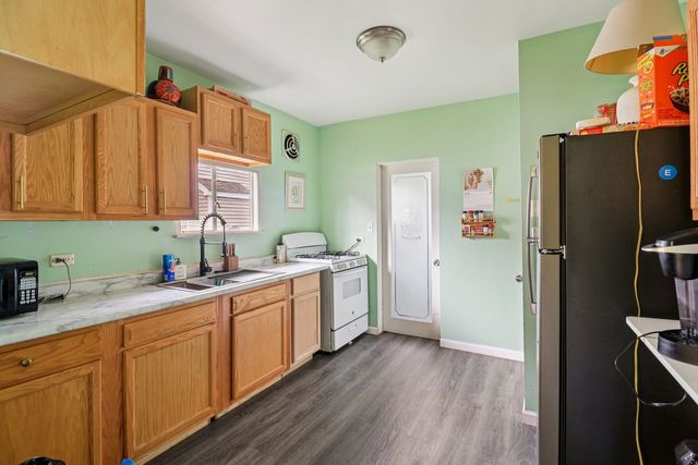 796 Parkway Avenue, Elgin, IL 60120