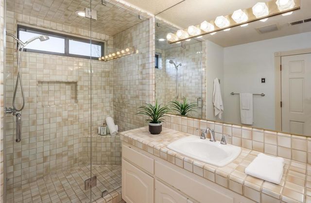 7351 Alicante Road, Carlsbad, CA 92009