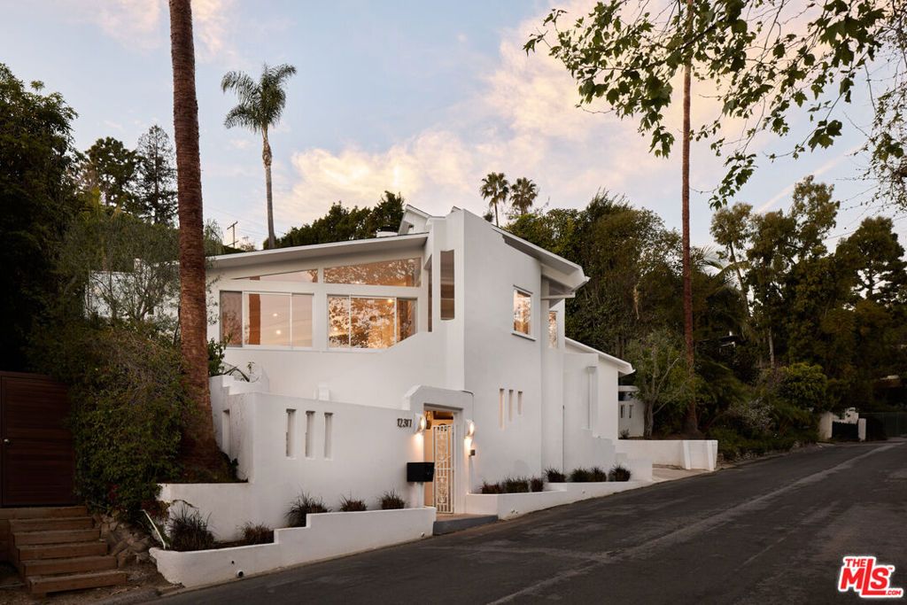 12317 Rochedale Lane, Los Angeles, CA 90049